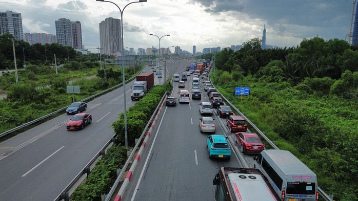Tìm giải pháp giao thông cho siêu đô thị - Ảnh 2. Tìm giải pháp giao thông cho siêu đô thị - Ảnh 2.