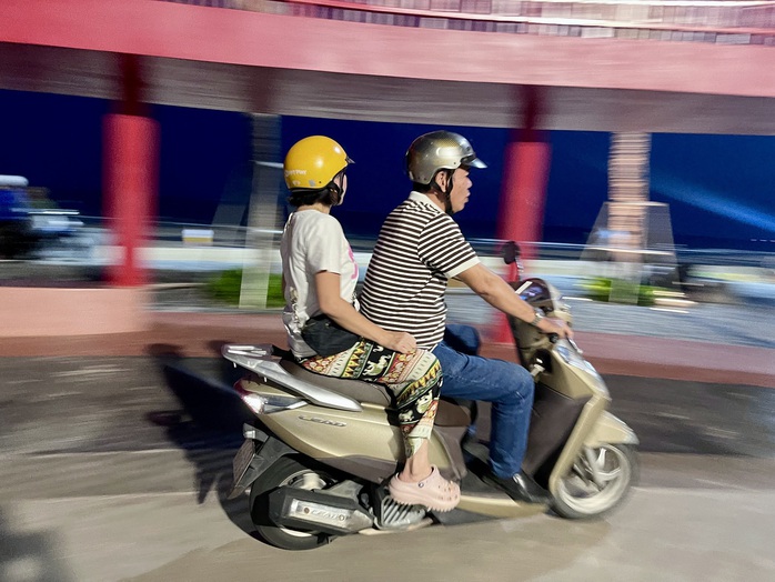 CLIP: Bất chấp rào chắn, xe máy vẫn ồ ạt chạy vào Công viên Bãi Sau, phường Vũng Tàu- Ảnh 6. CLIP: Bất chấp rào chắn, xe máy vẫn ồ ạt chạy vào Công viên Bãi Sau, phường Vũng Tàu- Ảnh 6.