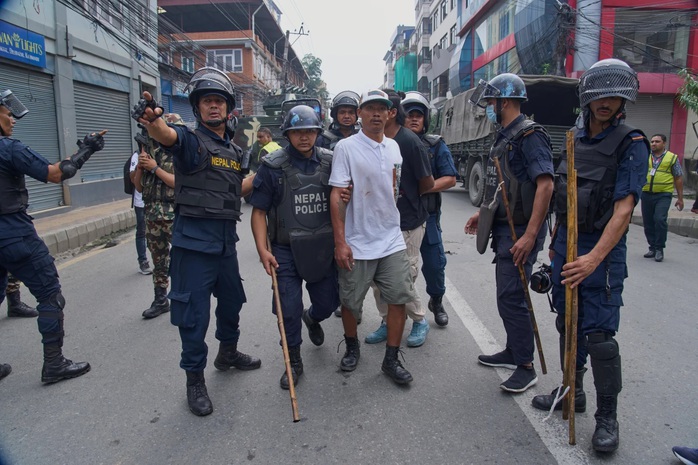 Nepal hỗn loạn: Quân đội ra tay, lộ diện ứng viên thủ tướng lâm thời- Ảnh 2. Nepal hỗn loạn: Quân đội ra tay, lộ diện ứng viên thủ tướng lâm thời- Ảnh 2.