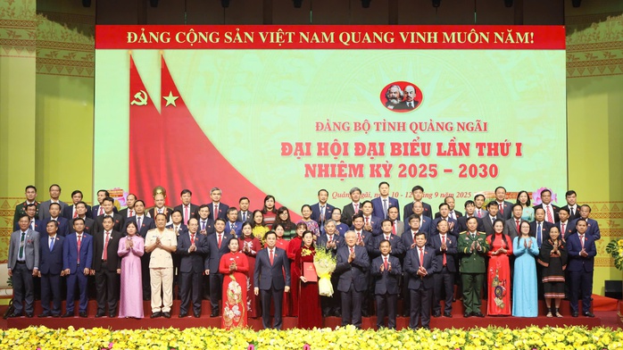 Bộ Chính trị chỉ định bà Bùi Thị Quỳnh Vân làm Bí thư Tỉnh ủy Quảng Ngãi- Ảnh 1. Bộ Chính trị chỉ định bà Bùi Thị Quỳnh Vân làm Bí thư Tỉnh ủy Quảng Ngãi- Ảnh 1.