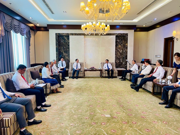 Hợp tác báo chí Lào - Việt: TP HCM tiếp đoàn tạp chí Alunmay- Ảnh 1.