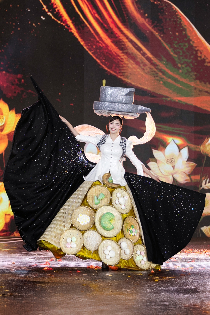 Cảnh tượng chưa từng có ở Miss Grand VietNam
- Ảnh 41. Cảnh tượng chưa từng có ở Miss Grand VietNam
- Ảnh 41.