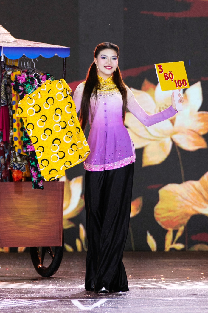 Cảnh tượng chưa từng có ở Miss Grand VietNam
- Ảnh 39. Cảnh tượng chưa từng có ở Miss Grand VietNam
- Ảnh 39.