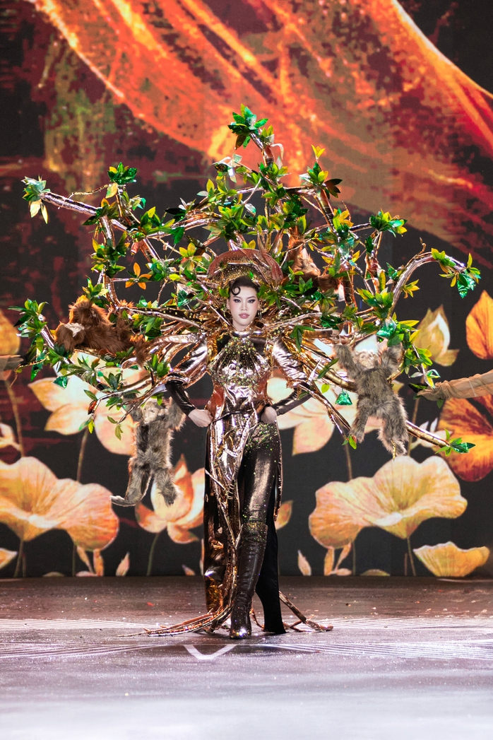 Cảnh tượng chưa từng có ở Miss Grand VietNam
- Ảnh 35. Cảnh tượng chưa từng có ở Miss Grand VietNam
- Ảnh 35.