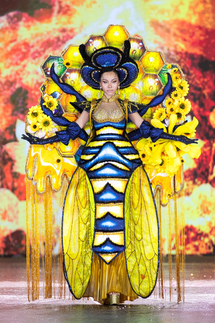 Cảnh tượng chưa từng có ở Miss Grand VietNam
- Ảnh 21. Cảnh tượng chưa từng có ở Miss Grand VietNam
- Ảnh 21.