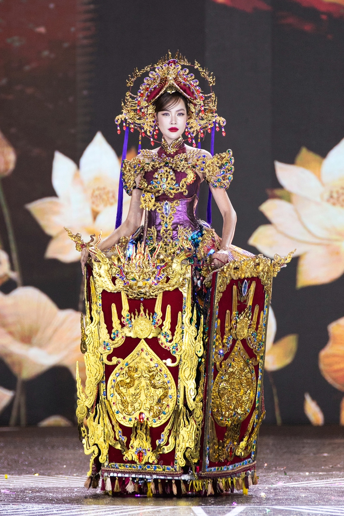 Cảnh tượng chưa từng có ở Miss Grand VietNam
- Ảnh 31. Cảnh tượng chưa từng có ở Miss Grand VietNam
- Ảnh 31.