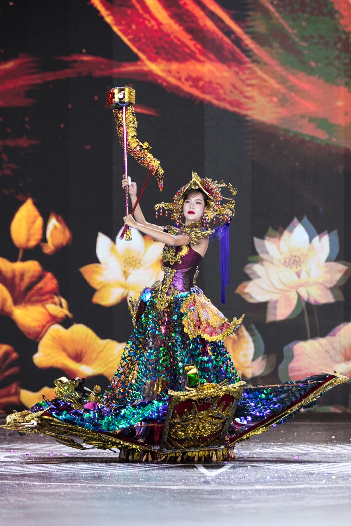 Cảnh tượng chưa từng có ở Miss Grand VietNam
- Ảnh 26. Cảnh tượng chưa từng có ở Miss Grand VietNam
- Ảnh 26.