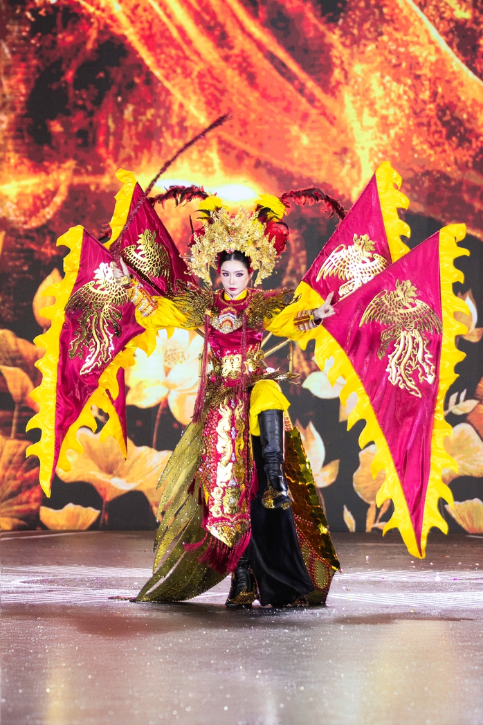 Cảnh tượng chưa từng có ở Miss Grand VietNam
- Ảnh 18. Cảnh tượng chưa từng có ở Miss Grand VietNam
- Ảnh 18.