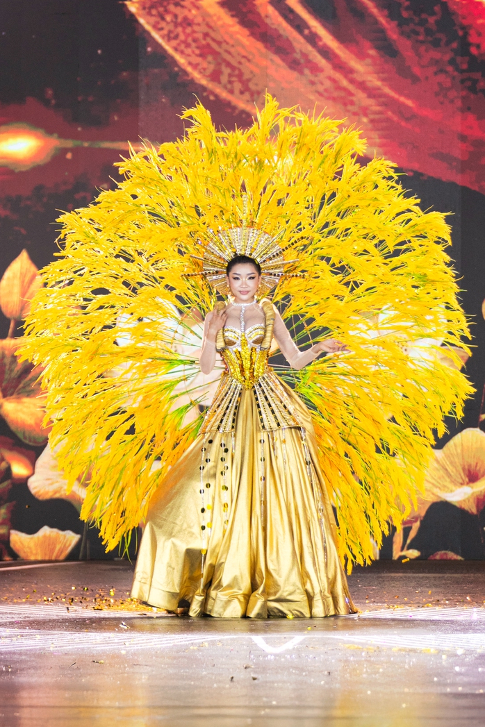 Cảnh tượng chưa từng có ở Miss Grand VietNam
- Ảnh 17. Cảnh tượng chưa từng có ở Miss Grand VietNam
- Ảnh 17.
