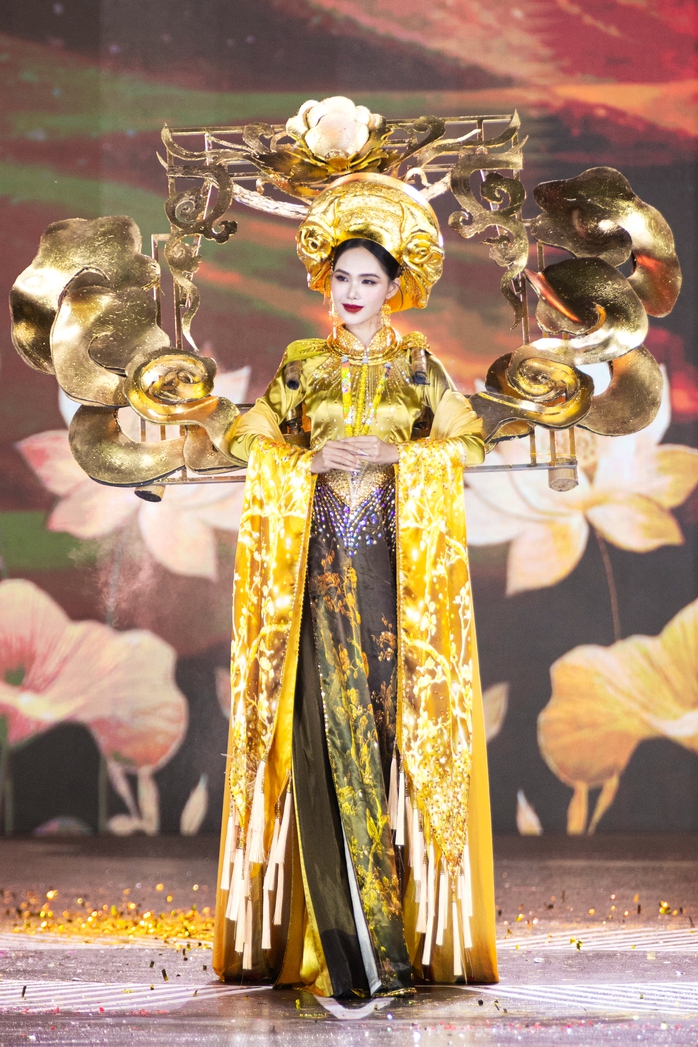 Cảnh tượng chưa từng có ở Miss Grand VietNam
- Ảnh 25. Cảnh tượng chưa từng có ở Miss Grand VietNam
- Ảnh 25.