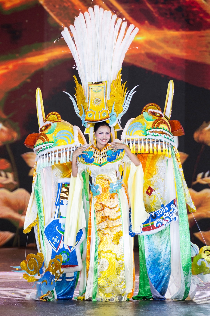 Cảnh tượng chưa từng có ở Miss Grand VietNam
- Ảnh 9. Cảnh tượng chưa từng có ở Miss Grand VietNam
- Ảnh 9.
