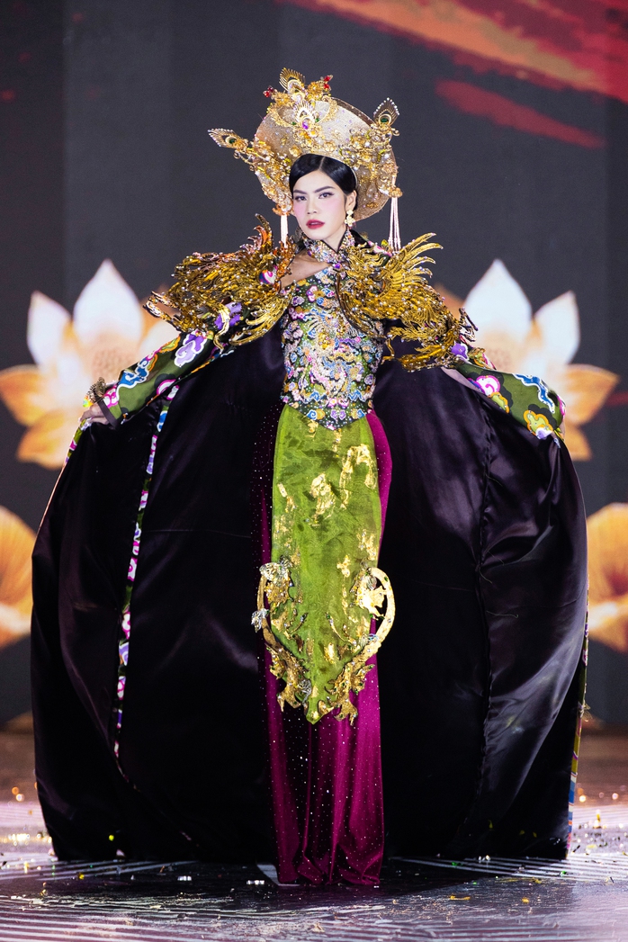 Cảnh tượng chưa từng có ở Miss Grand VietNam
- Ảnh 16. Cảnh tượng chưa từng có ở Miss Grand VietNam
- Ảnh 16.
