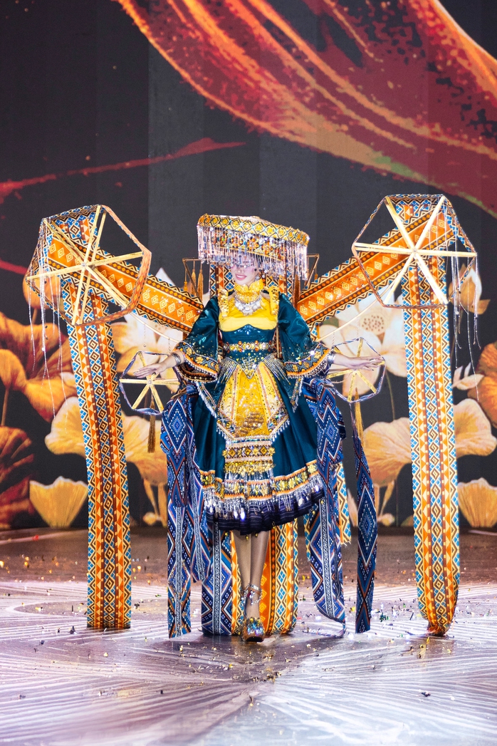 Cảnh tượng chưa từng có ở Miss Grand VietNam
- Ảnh 6. Cảnh tượng chưa từng có ở Miss Grand VietNam
- Ảnh 6.
