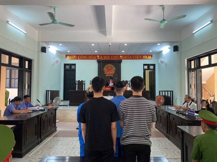 Ranh giới mong manh - Ảnh 1. Ranh giới mong manh - Ảnh 1.