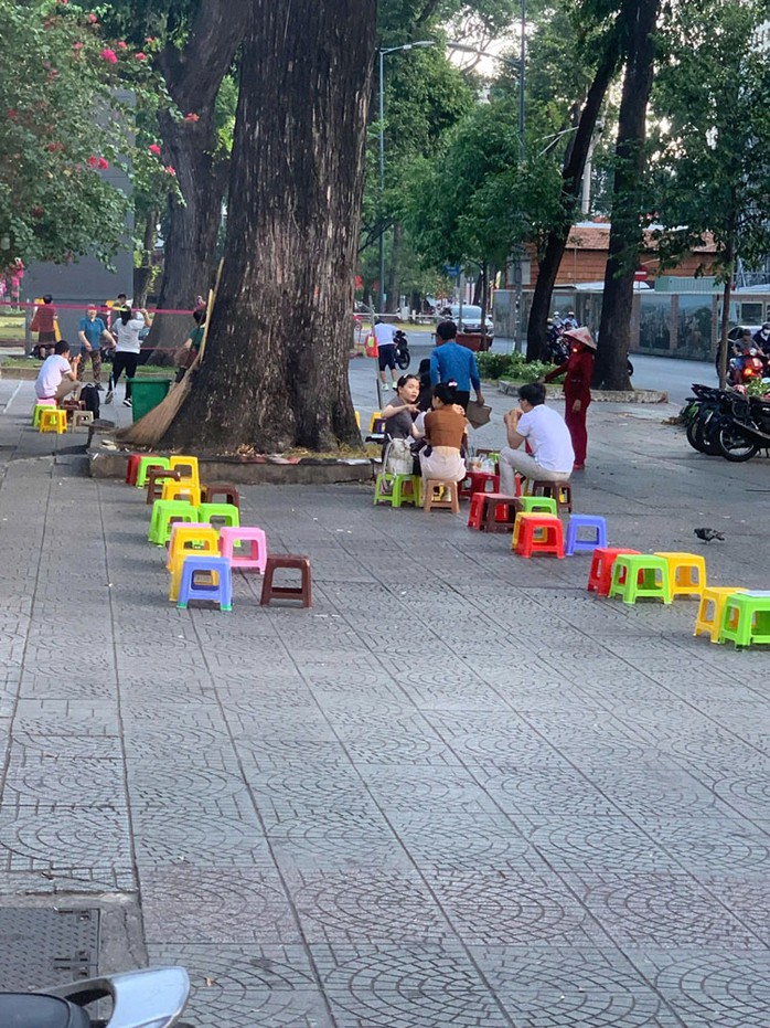 Vỉa hè và yếu tố nhân văn - Ảnh 1.