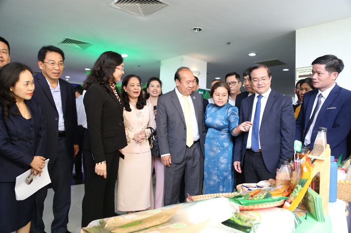 Đặt mục tiêu 20 tỉ USD kim ngạch thương mại song phương Việt Nam - Campuchia- Ảnh 4. Đặt mục tiêu 20 tỉ USD kim ngạch thương mại song phương Việt Nam - Campuchia- Ảnh 4.