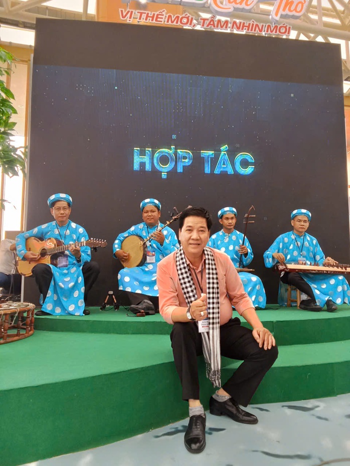 Nghệ nhân ưu tú Nguyễn Thanh Tùng, Ái Hằng tạo dấu ấn đẹp tại Hà Nội- Ảnh 5. Nghệ nhân ưu tú Nguyễn Thanh Tùng, Ái Hằng tạo dấu ấn đẹp tại Hà Nội- Ảnh 5.
