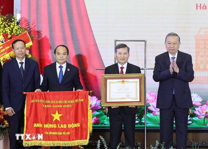 Tổng Bí thư Tô Lâm: Ngành Tòa án phải phấn đấu để mọi phán quyết đều "thấu tình, đạt lý"- Ảnh 4. Tổng Bí thư Tô Lâm: Ngành Tòa án phải phấn đấu để mọi phán quyết đều "thấu tình, đạt lý"- Ảnh 4.