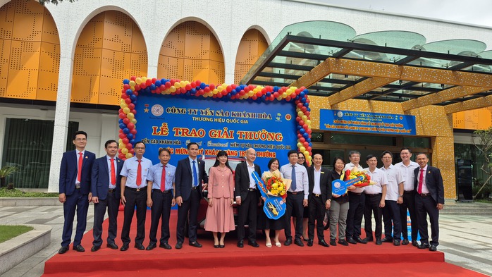 Một nữ khách hàng 16 năm sử dụng Yến sào khánh hòa trúng ô tô - Ảnh 1.