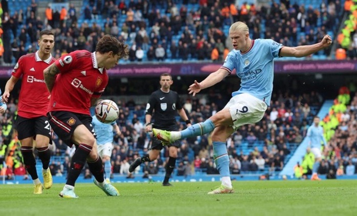 Soi tỉ số trận Manchester City - Manchester United: Lấy công bù thủ - Ảnh 1.