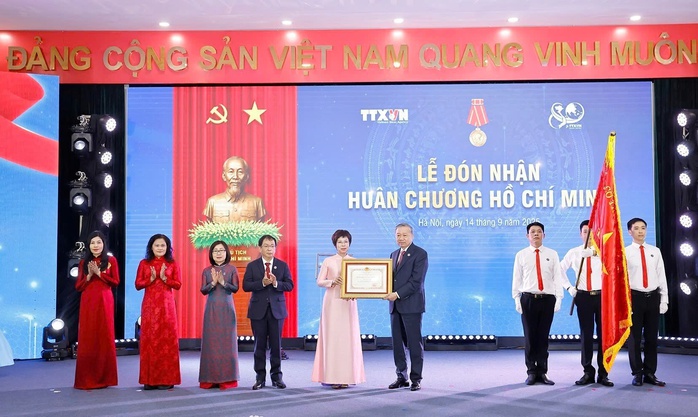 TTXVN giữ vững mạch nguồn thông tin chính thống - Ảnh 1. TTXVN giữ vững mạch nguồn thông tin chính thống - Ảnh 1.