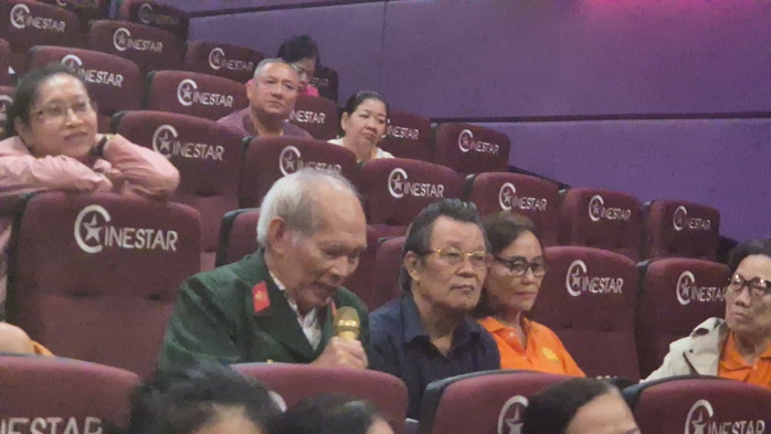 NSƯT Trọng Hải, Kim Tuyến giao lưu tại buổi chiếu "Mưa đỏ" - Ảnh 7.