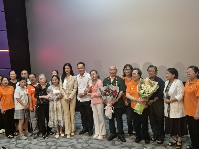 NSƯT Trọng Hải, Kim Tuyến giao lưu tại buổi chiếu "Mưa đỏ" - Ảnh 10.