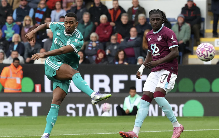5 phút cuối nghiệt ngã, Burnley trắng tay sân nhà trước Liverpool - Ảnh 2.