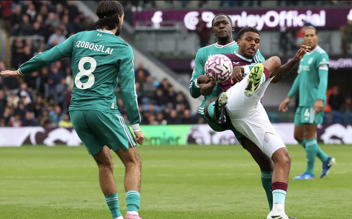 5 phút cuối nghiệt ngã, Burnley trắng tay sân nhà trước Liverpool - Ảnh 1.
