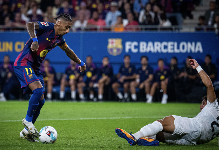 Barcelona "hủy diệt" Valencia 6 bàn, áp sát ngôi đầu La Liga- Ảnh 3. Barcelona "hủy diệt" Valencia 6 bàn, áp sát ngôi đầu La Liga- Ảnh 3.