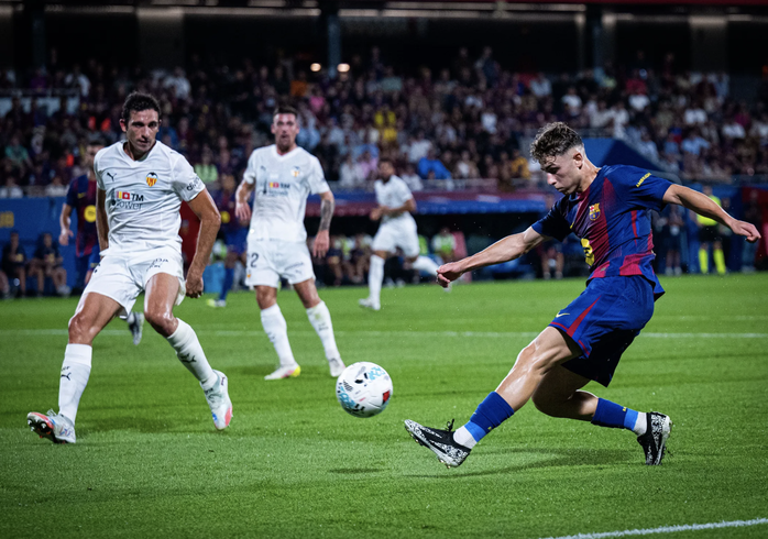 Barcelona "hủy diệt" Valencia 6 bàn, áp sát ngôi đầu La Liga- Ảnh 2. Barcelona "hủy diệt" Valencia 6 bàn, áp sát ngôi đầu La Liga- Ảnh 2.