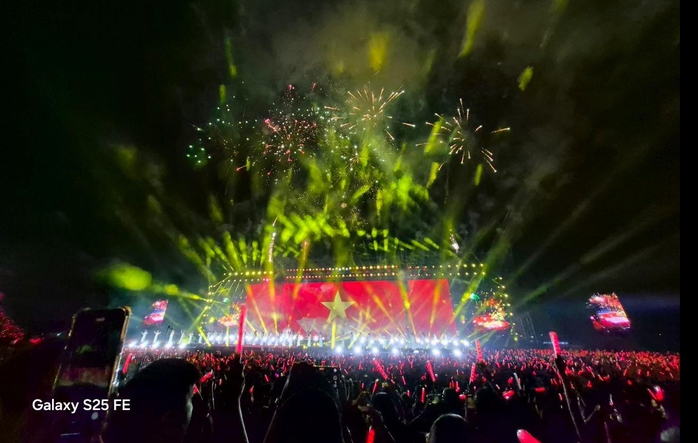 Lý do concert Em xinh say hi có hỏa hoạn
- Ảnh 1. Lý do concert Em xinh say hi có hỏa hoạn
- Ảnh 1.