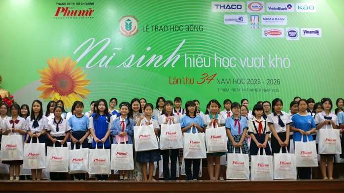 Báo Phụ nữ TP HCM trao 237 suất học bổng Nữ sinh hiếu học vượt khó- Ảnh 5. Báo Phụ nữ TP HCM trao 237 suất học bổng Nữ sinh hiếu học vượt khó- Ảnh 5.
