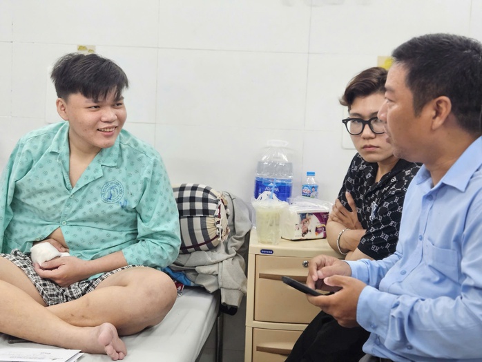 Món quà bên giường bệnh, "tiếp lửa" tinh thần cho sinh viên- Ảnh 1.