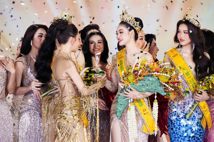Gia cảnh đặc biệt của tân hoa hậu Hòa bình Việt Nam 2025
- Ảnh 2. Gia cảnh đặc biệt của tân hoa hậu Hòa bình Việt Nam 2025
- Ảnh 2.