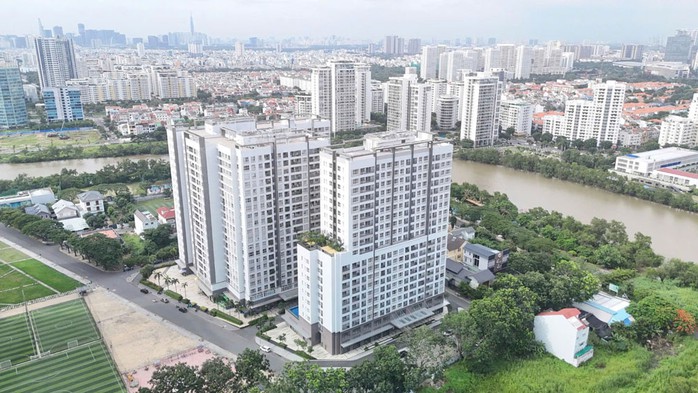 Nghịch lý thị trường căn hộ tại TP HCM và nhu cầu nhà ở giá rẻ - Ảnh 2.