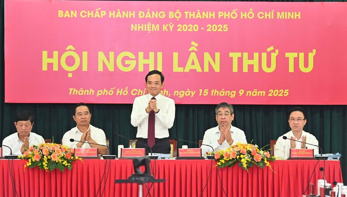 TP HCM cần 8 việc khẩn trương trong 3 tháng cuối năm 2025 để phát triển - Ảnh 1. TP HCM cần 8 việc khẩn trương trong 3 tháng cuối năm 2025 để phát triển - Ảnh 1.