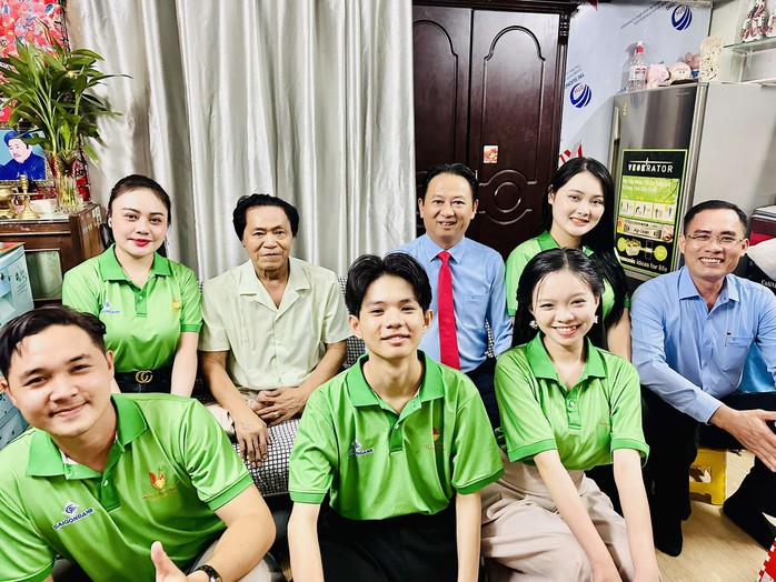 5 thí sinh "Chuông vàng vọng cổ" đến thăm NSƯT nhạc sĩ Hoàng Thành - Ảnh 5.