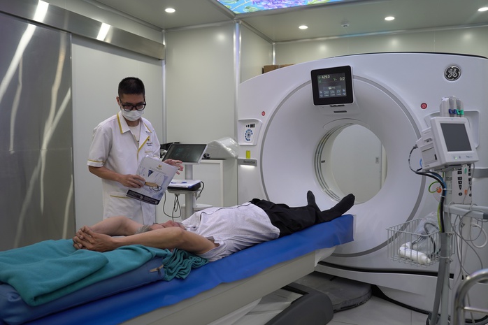 Quảng Ngãi "hút" khách đoàn từ tỉnh bạn đến khám sức khoẻ- Ảnh 2.