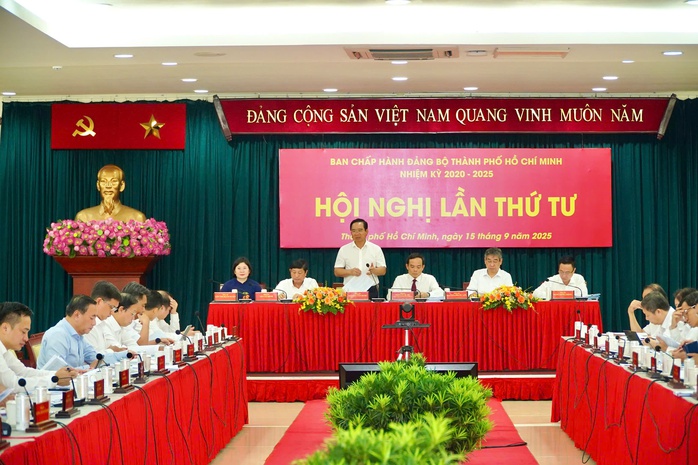 Bí thư Thành ủy TP HCM Trần Lưu Quang: "Phải bằng mọi cách để đạt được tăng trưởng trên 10% trong năm 2025" - Ảnh 2.