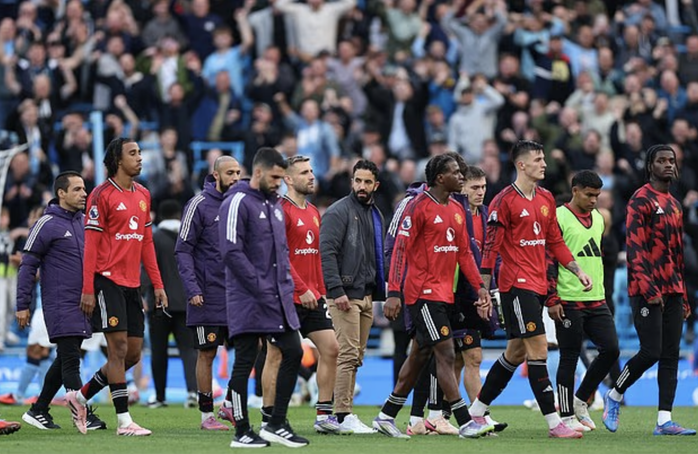 Chi phí bồi thường quá lớn, Man United khó sa thải Ruben Amorim- Ảnh 2.