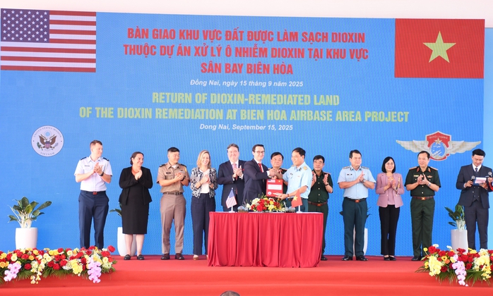 Bàn giao 6 ha đất sạch dioxin sân bay Biên Hòa sau 6 năm nỗ lực hợp tác Việt - Mỹ - Ảnh 3. Bàn giao 6 ha đất sạch dioxin sân bay Biên Hòa sau 6 năm nỗ lực hợp tác Việt - Mỹ - Ảnh 3.