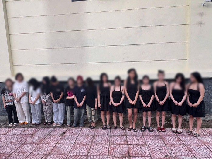 Quán karaoke chứa mại dâm và ma túy tại Phú Thọ bị triệt phá - Ảnh 2.