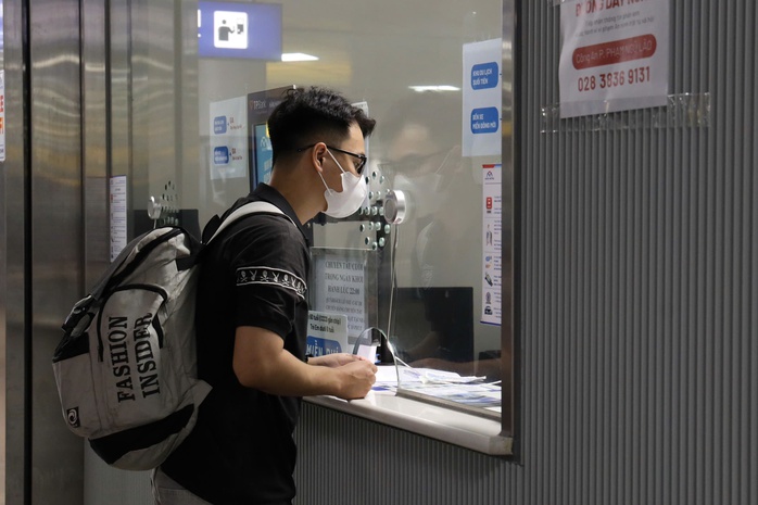 Vì sao 4 ga metro ngừng bán vé giấy từ 15-9? - Ảnh 1.
