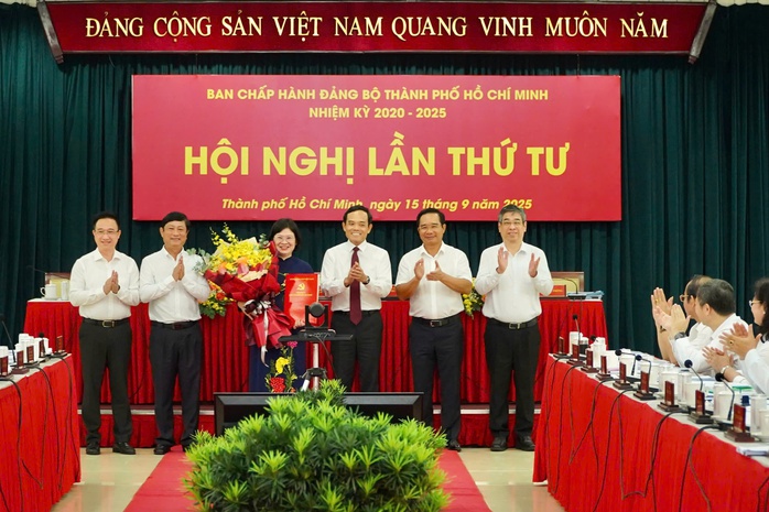 Bà Văn Thị Bạch Tuyết giữ chức Phó Bí thư Thành ủy TP HCM- Ảnh 2.