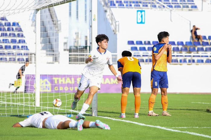 U17 VĐQG: CLB bóng đá TP HCM giành 3 điểm trong ngày ra quân - Ảnh 3.