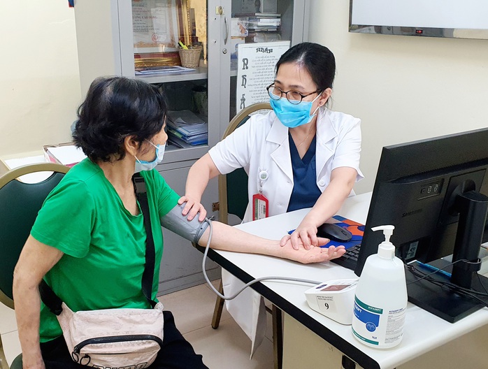 Bộ trưởng Bộ Y tế Đào Hồng Lan nói về lộ trình miễn viện phí- Ảnh 1.
