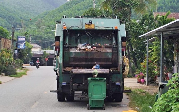 Phát hiện thi thể trẻ sơ sinh trong thùng rác - Ảnh 1.
