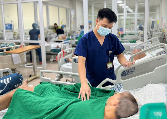 Vết loét  ở vùng nhạy cảm khiến người đàn ông nguy kịch - Ảnh 1.