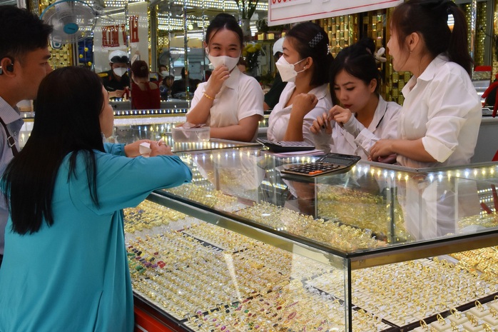 Giá vàng hôm nay, 17-9: Tiếp tục tăng khi Fed có thể giảm lãi suất- Ảnh 1.